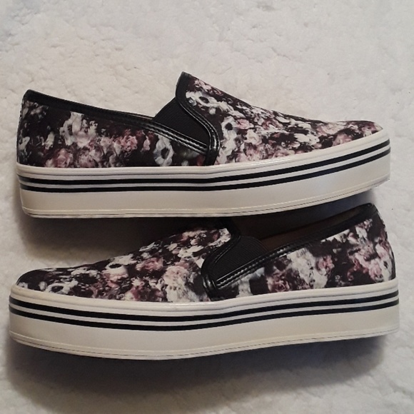 DV by Dolce Vita Slip-Ons - Picture 2 of 8